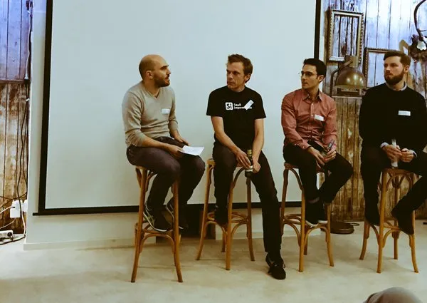Thanks to Innovation Nest VC (@innovationnest) for tweeting this live-action iPhone shot of the esteemed panel.
